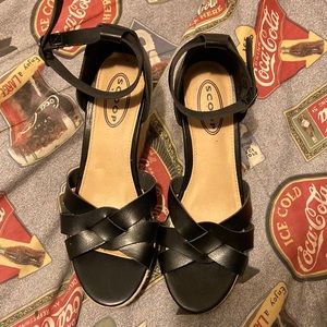 Scoop four inch heels size 7 1/2